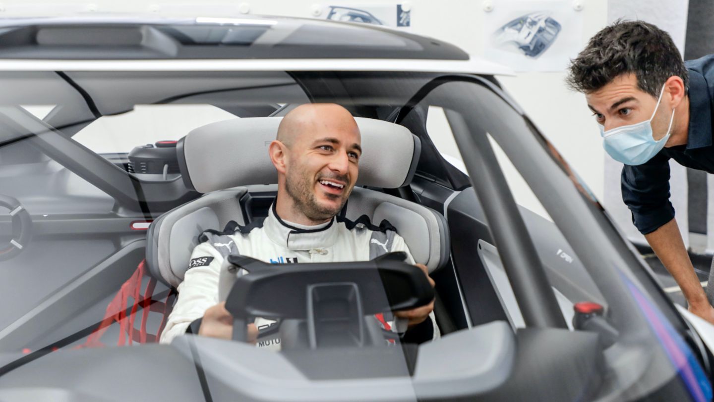 Lars Kern, ingeniero de desarrollo y piloto, Mission R, 2021, Porsche AG