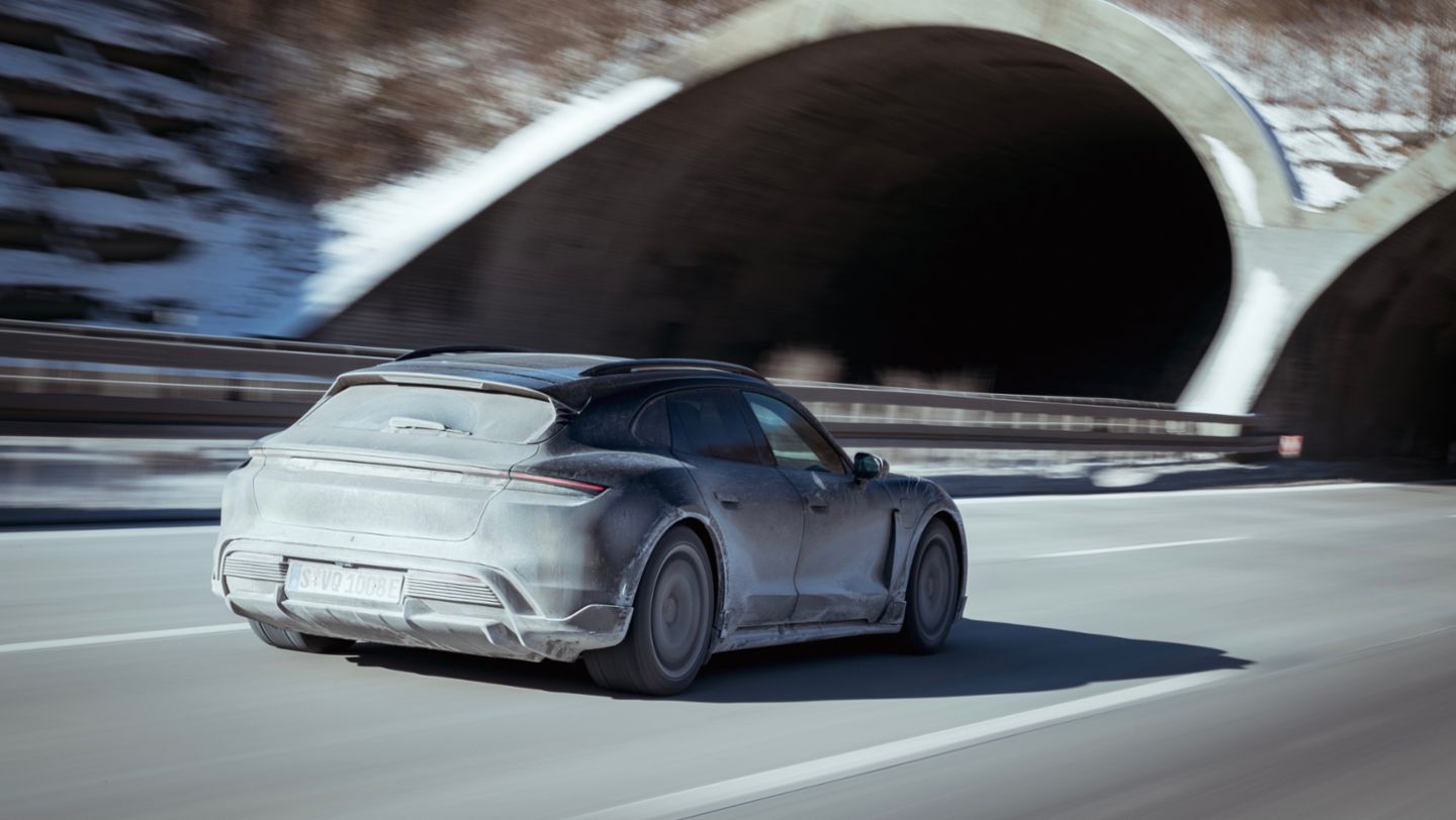 Taycan Turbo S Cross Turismo, Tests in Deutschland, 2021, Porsche AG
