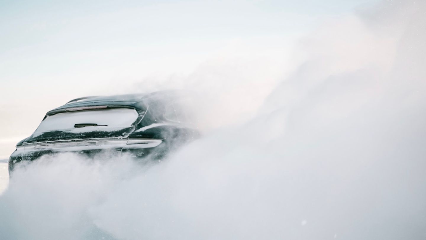 Taycan Turbo S Cross Turismo, Tests in Norwegen, 2021, Porsche AG