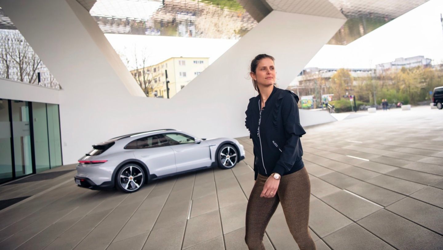Julia Görges, Taycan 4S Cross Turismo, 2021, Porsche AG