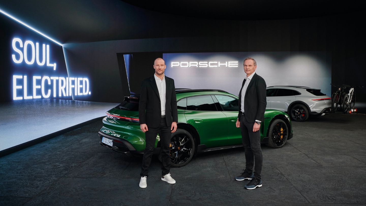 Oliver Blume, Chairman of the Executive Board of Dr. Ing. h.c. F. Porsche AG, Aksel Lund Svindal, Porsche Brand Ambassador, l-r, Taycan Turbo S Cross Turismo, Taycan 4S Cross Turismo, 2021, Porsche AG