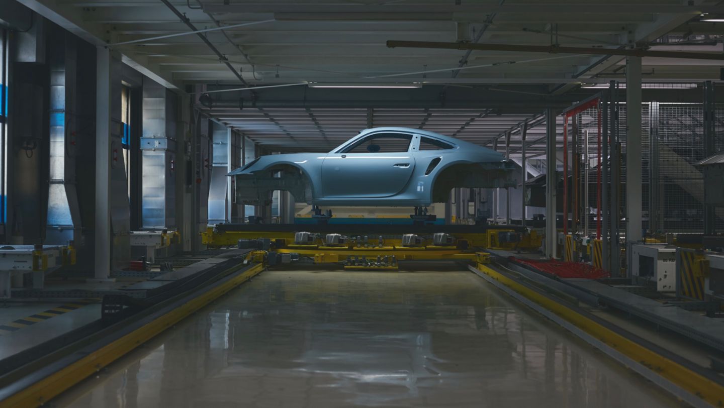 Fabricación del 911 Turbo S homenaje a Pedro Rodríguez, Zuffenhausen, 2021, Porsche AG.