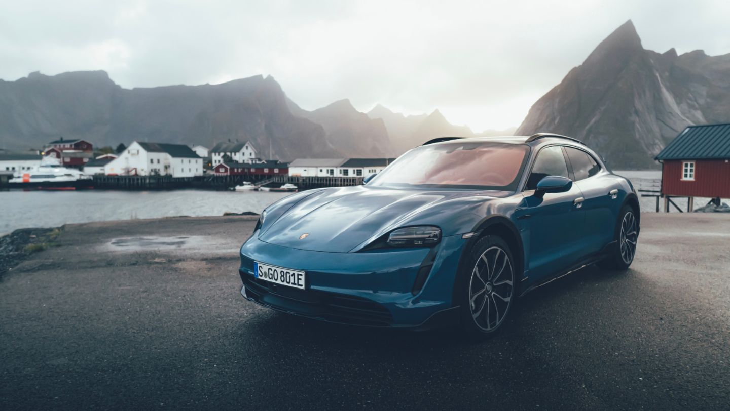Taycan 4 Cross Turismo, Hamnøy, Lofoten, Norwegen, 2021, Porsche AG