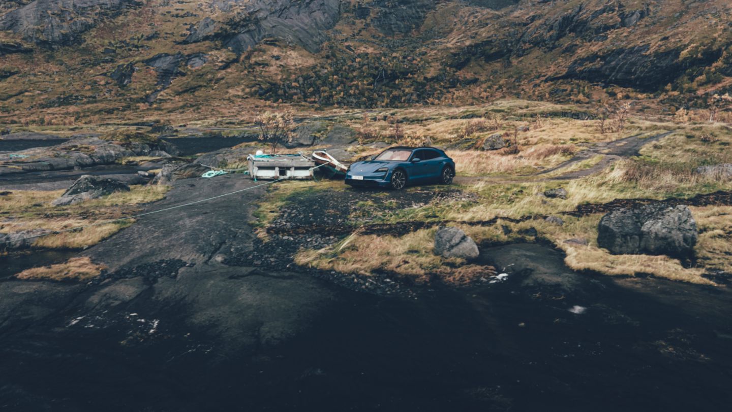 Taycan 4 Cross Turismo, Next to E10, Lofoten, Norway, 2021, Porsche AG