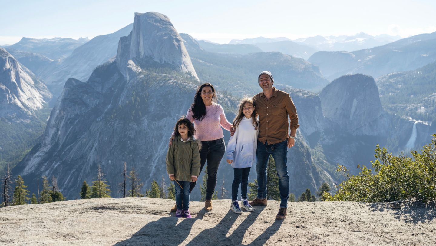 John Chuldenko con su familia, Parque Nacional de Yosemite, 2021, Porsche AG