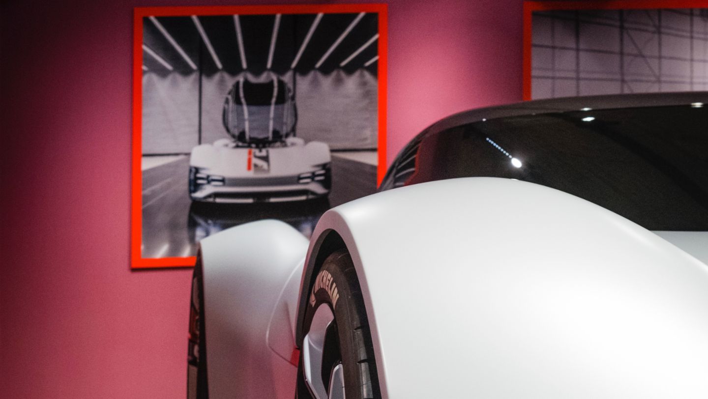 Porsche Vision Gran Turismo, Pop-up-Store "Curvistan", München, Deutschland, 2021, Porsche AG