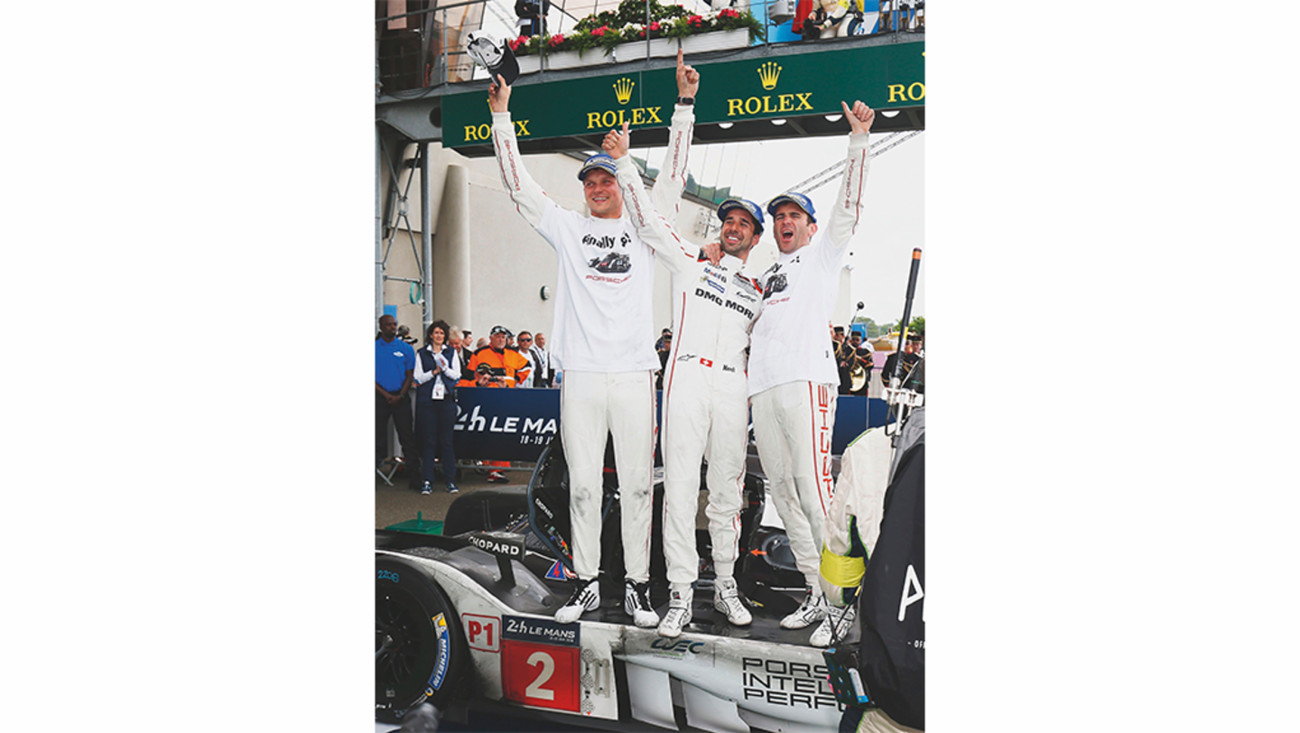 Marc Lieb, Neel Jani y Romain Dumas (i-d), 2016, Porsche AG