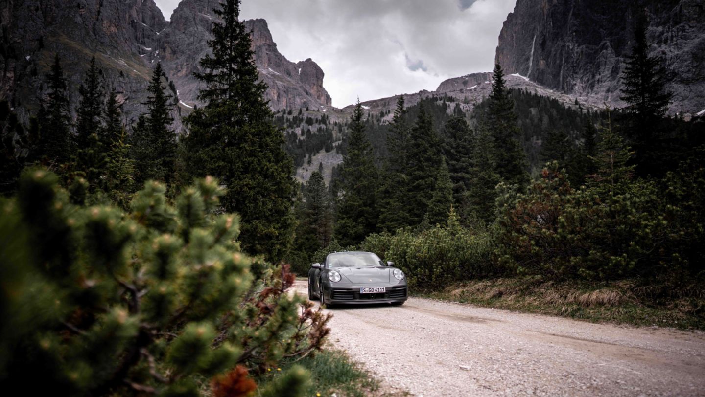 911 Carrera S Cabriolet, 2021, Sella Ronda, Dolomiti, Italia