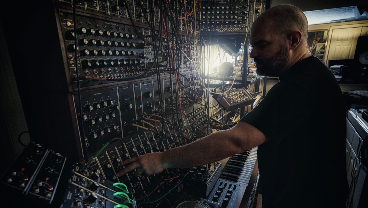 Matt Morton, Komponist, Kellerstudio, Columbus, Ohio, USA, 2021, Porsche AG