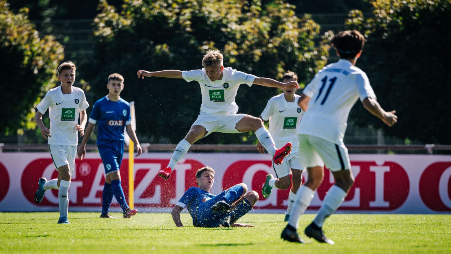 FC Erzgebirge Aue gegen Stuttgarter Kickers, 2021, Porsche AG