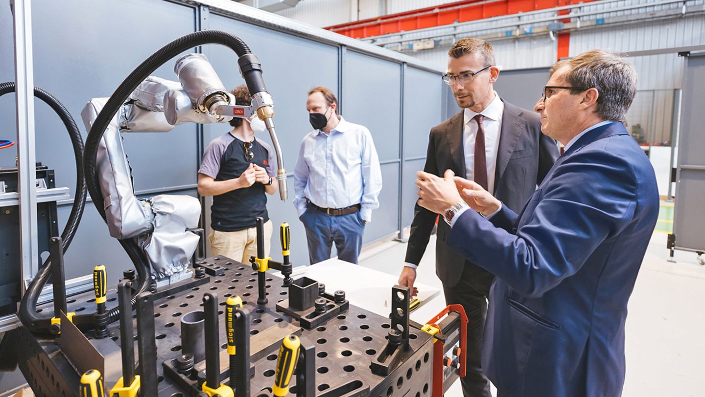 Claudio Brusatori, Partner at Porsche Consulting Italia (left), Leonardo Leani, Division Manager Robotics & Descrete Automation at ABB, 2022, Porsche Consulting