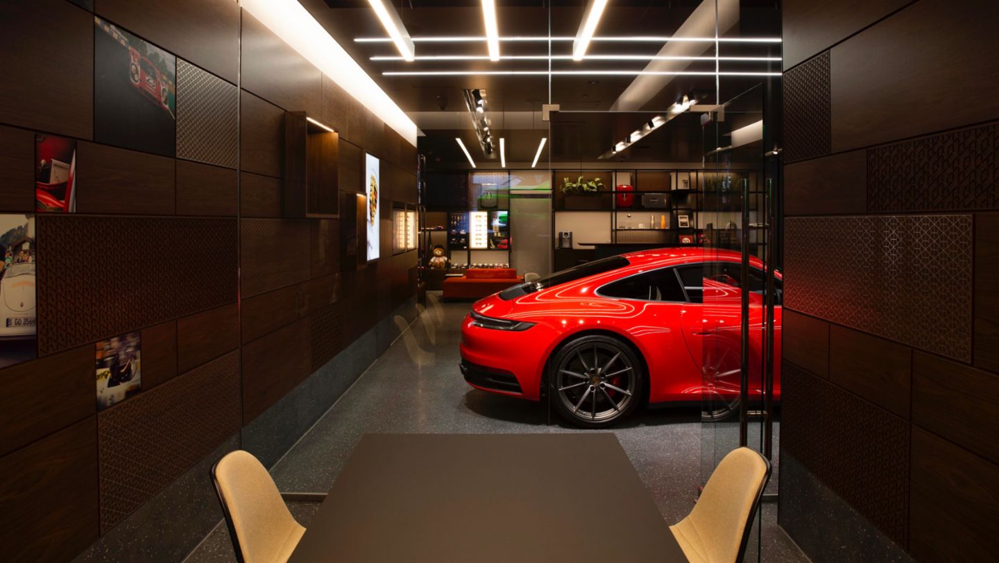 911 Carrera, Porsche Studio Nihombashi, Tokio, Japón, 2022, Porsche AG