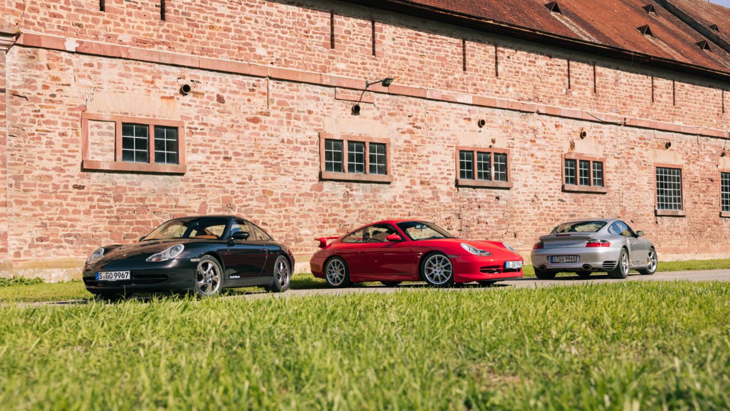 911 Carrera 4 Millennium (996), 911 GT3 (996), 911 Turbo S Coupé (996), l-r, 2022, Porsche AG