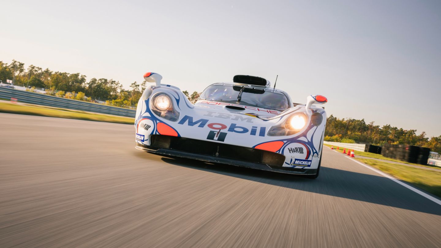 911 GT1 `98, 2022, Porsche AG