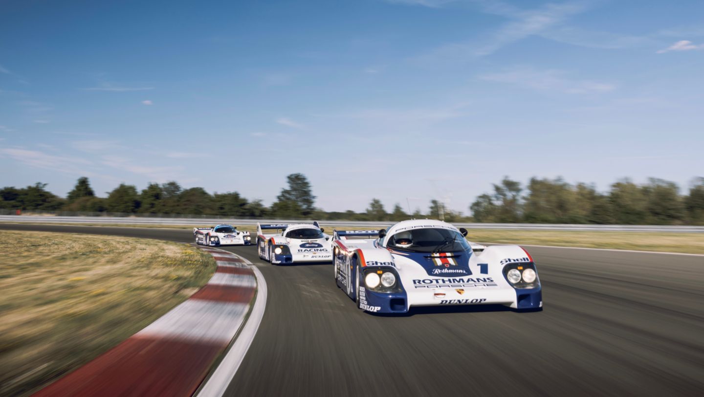 956-002 LH (1982) (adelante), 956-005 KH (1983) (en el medio), 962-006 LH (1987) (atrás), 2022, Porsche AG