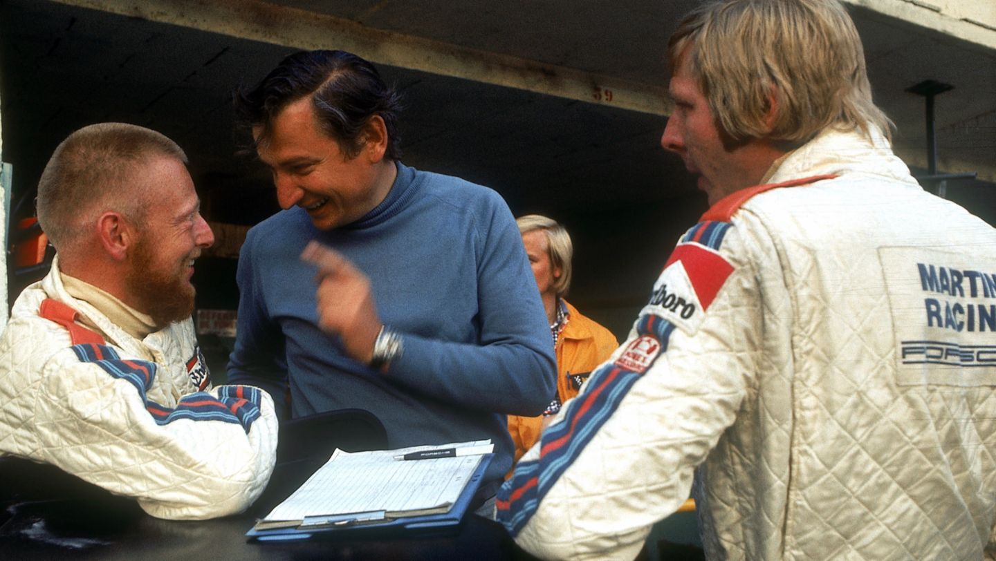 Herbert Müller, Norbert Singer y Gijs van Lennep (i-d), Le Mans, 1974, Porsche AG