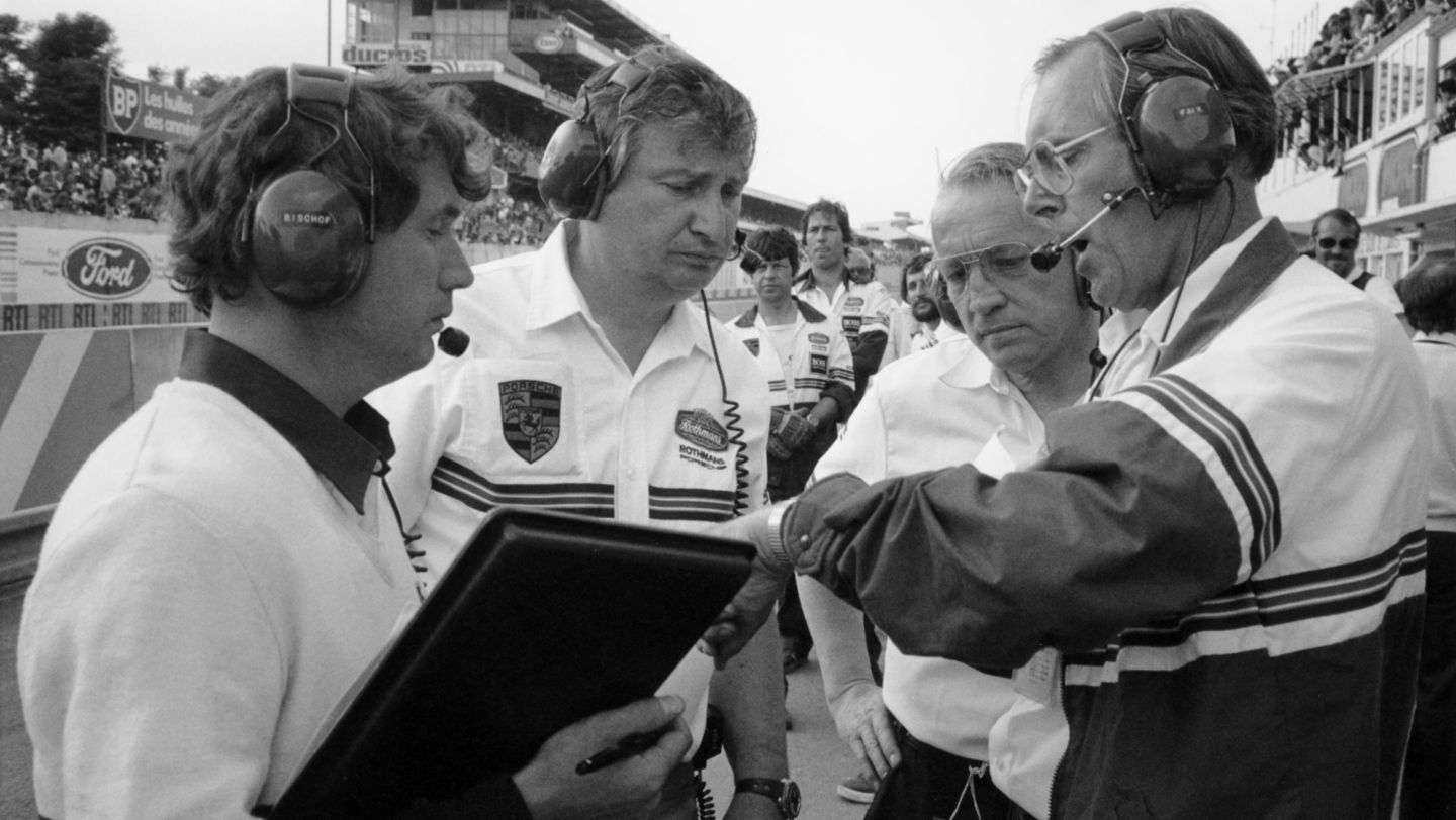 Klaus Bischof, Norbert Singer, Prof. Helmuth Bott, Peter Falk (l-r), Le Mans,1983, Porsche AG