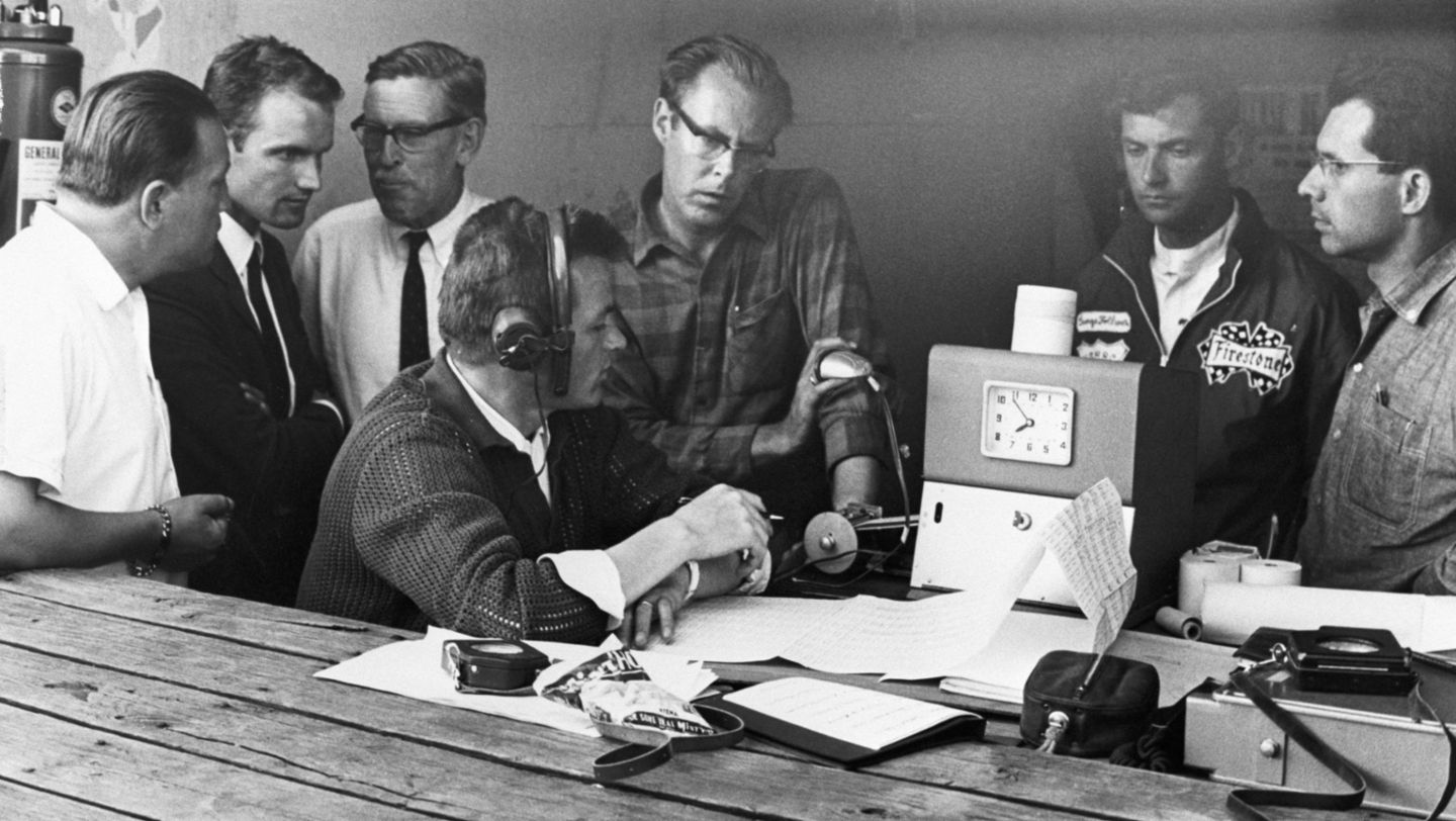 Prof. Helmuth Bott, Ferdinand Piëch, Huschke von Hanstein, Hans Mezger, Peter Falk (l-r), 1966, Porsche AG