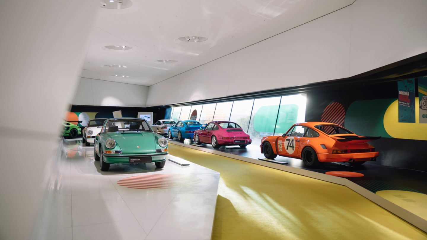 911 Carrera RSR 3.0, 911 (964) RS, 911 (993) RS, 911 (996) GT3 RS, 911 Carrera RSR 2.7, “Spirit of Carrera RS” special exhibition, Porsche Museum, Zuffenhausen, 2022, Porsche AG