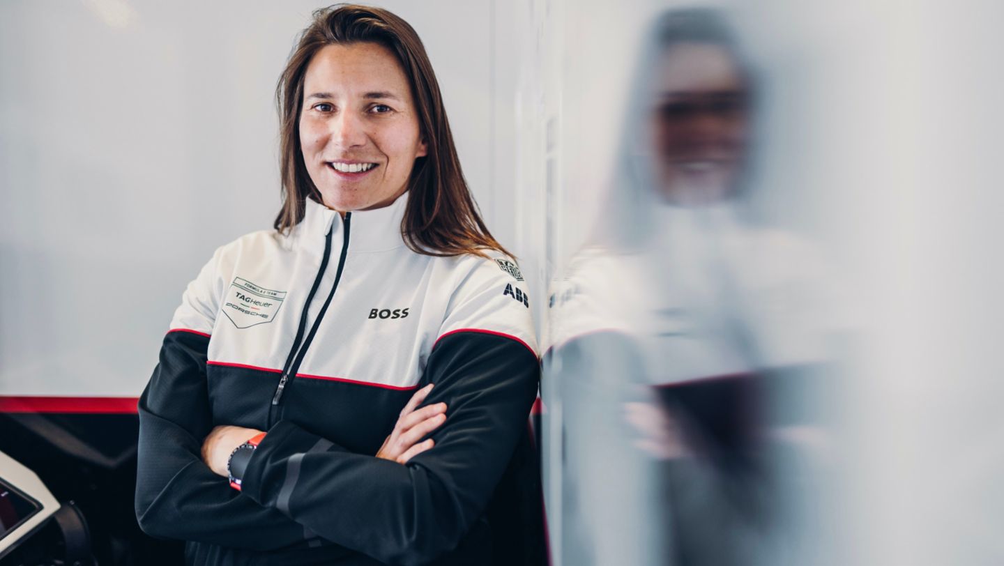Simona De Silvestro, piloto de pruebas y reserva del equipo TAG Heuer Porsche de Fórmula E, 2022, Porsche AG