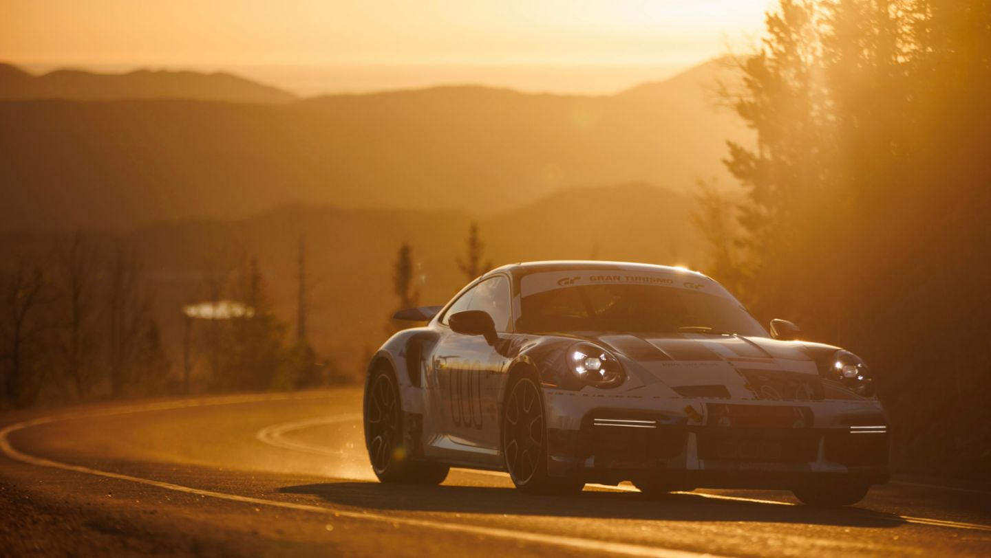 911 Turbo S, Pikes Peak, 2022, Porsche AG (Credit: Larry Chen Foto / 000)