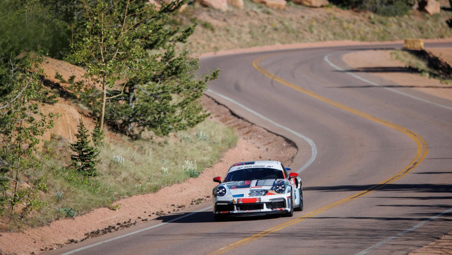 911 Turbo S, Pikes Peak, 2022, Porsche AG (Credit: Larry Chen Foto / 000)
