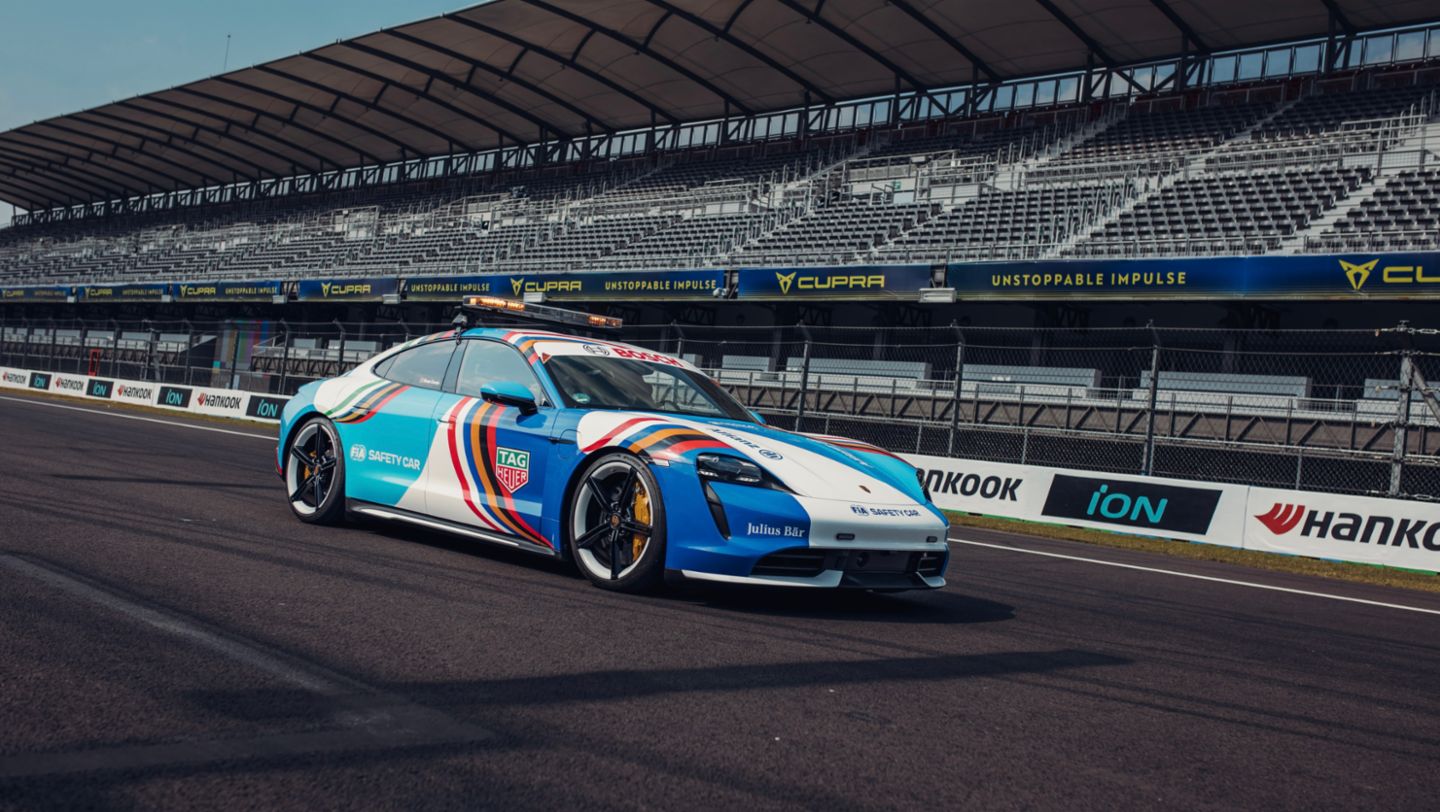 Taycan Turbo S, coche de seguridad del Campeonato del Mundo de Fórmula E ABB FIA, 2022, Porsche AG
