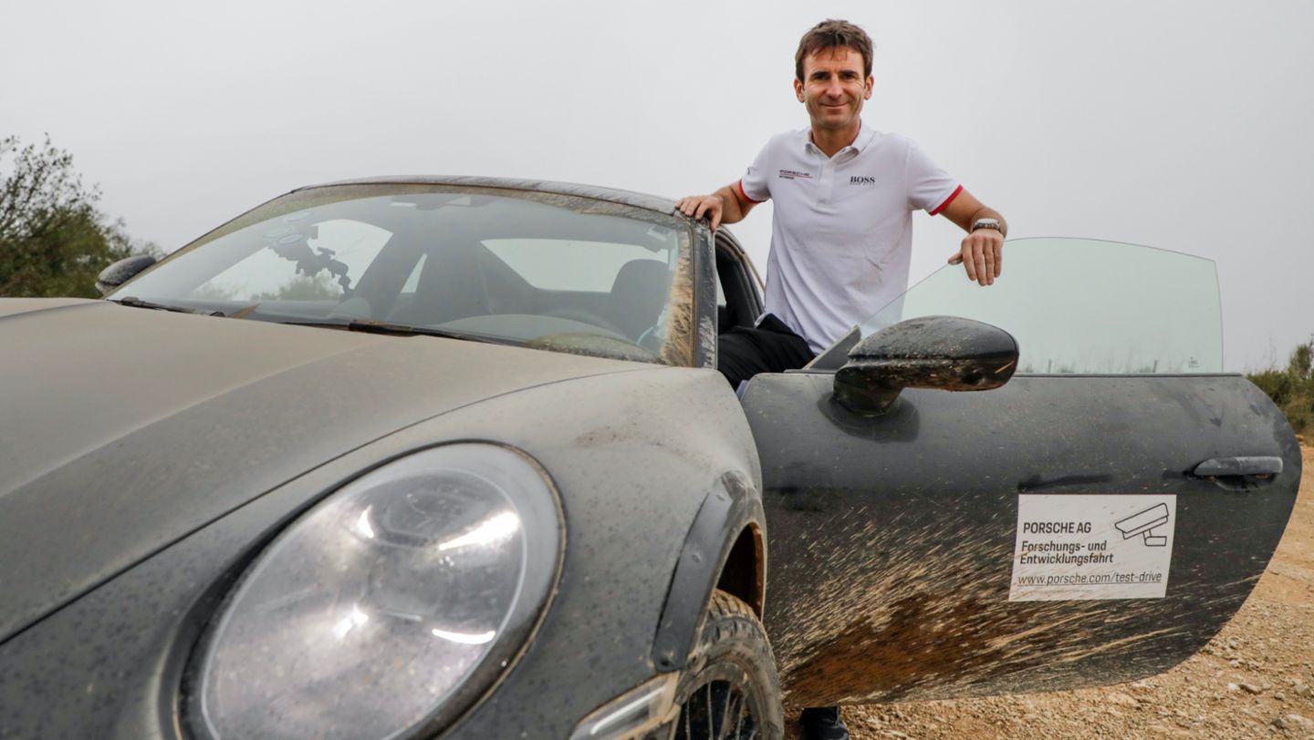 Romain Dumas, piloto oficial de Porsche, prototipo del 911 Dakar, 2022, Porsche AG