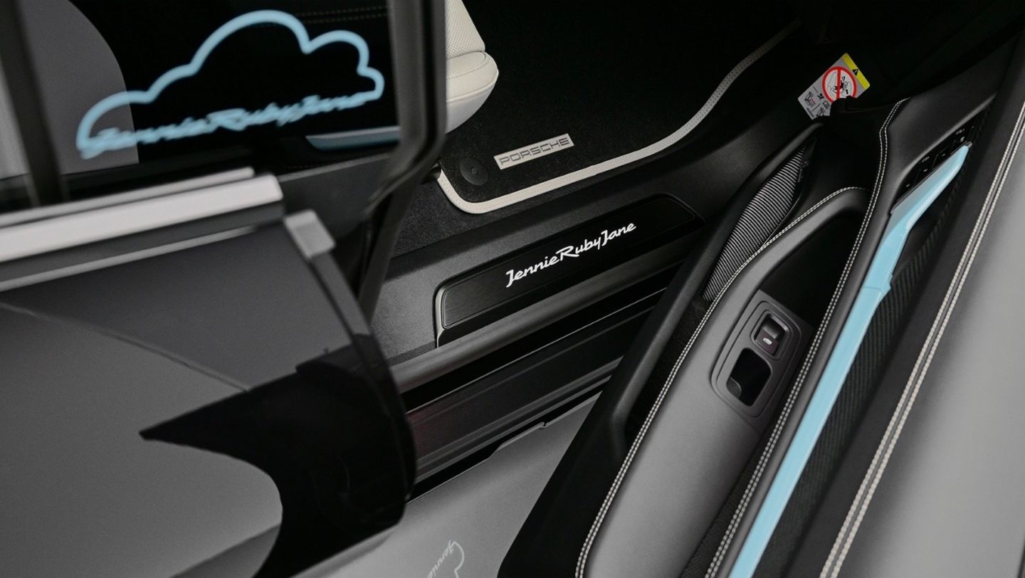 Taycan 4S Cross Turismo – Sonderwunsch for JENNIE, 2022, Porsche AG