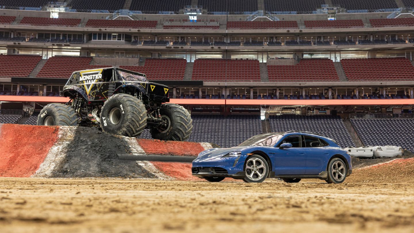 Monster Jam Truck, Taycan Turbo S Cross Turismo, NRG Stadium, Texas, USA, 2022, Porsche AG
