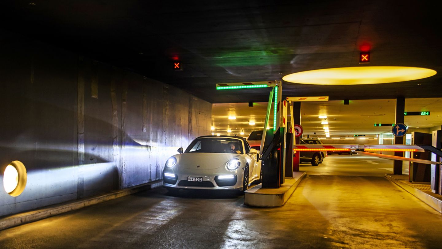 911 Turbo S Cabriolet (991), Car park, Zurich Opera House, 2022, Porsche AG