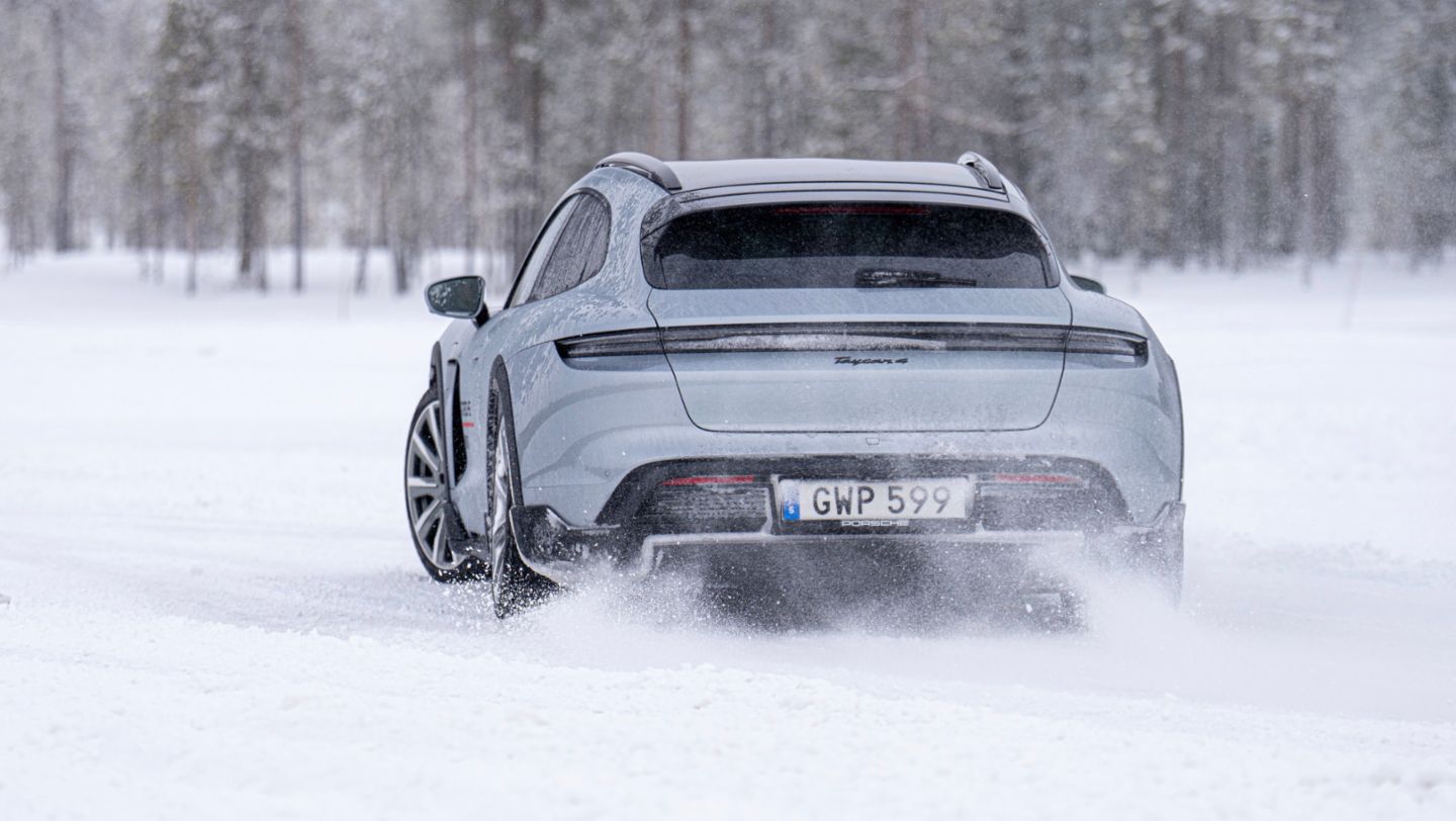 Taycan 4 Cross Turismo, Porsche Ice Experience, Sweden, 2022, Porsche AG