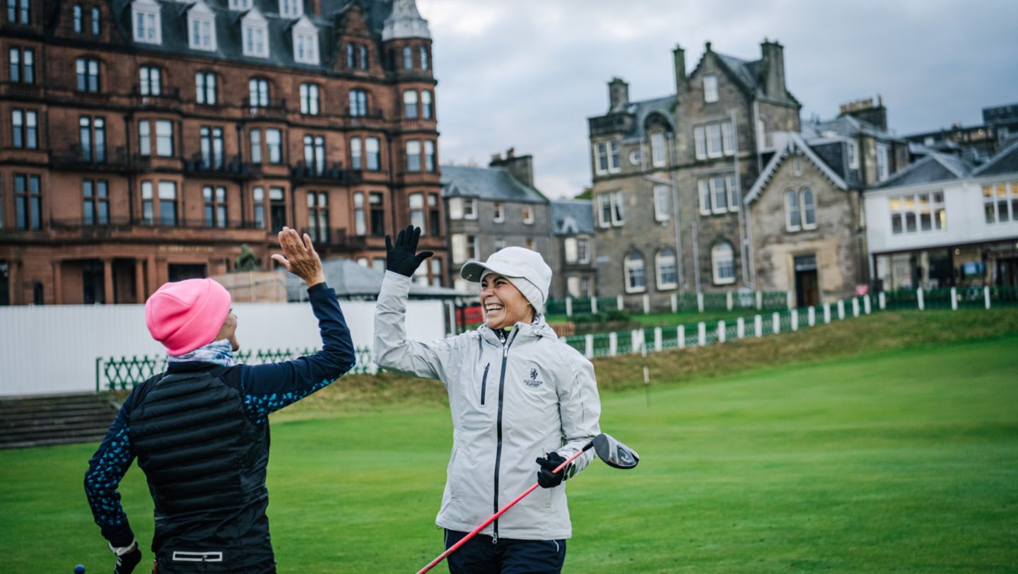 Karen Schmidt y Martha Alicia Reyes-Arvizu (i-d), Porsche Golf Circle, St. Andrews, Escocia, 2022, Porsche AG