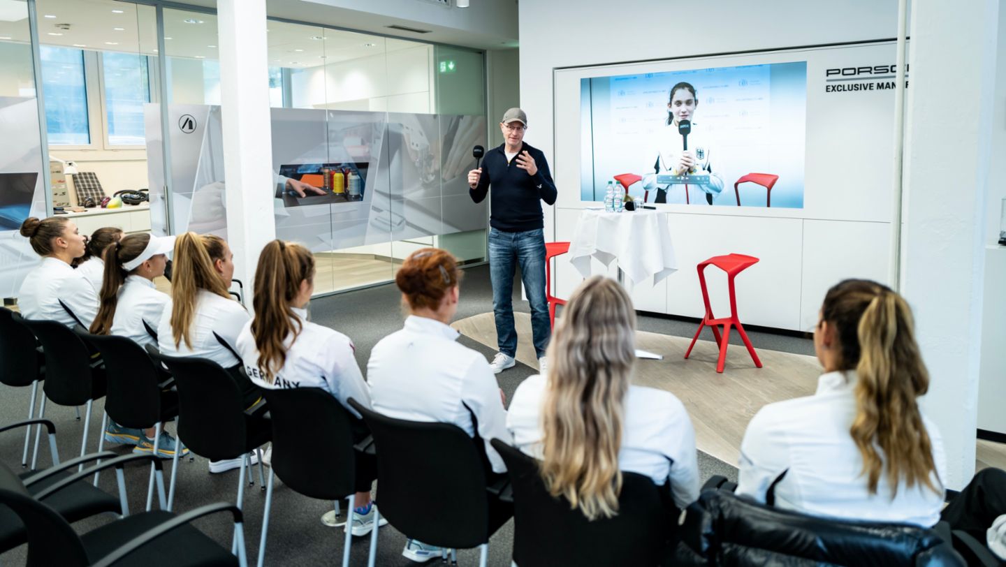 Porsche Junior Team mit Matthias Stach, Porsche Exclusive Manufaktur, Stuttgart, Deutschland, 2022, Porsche AG