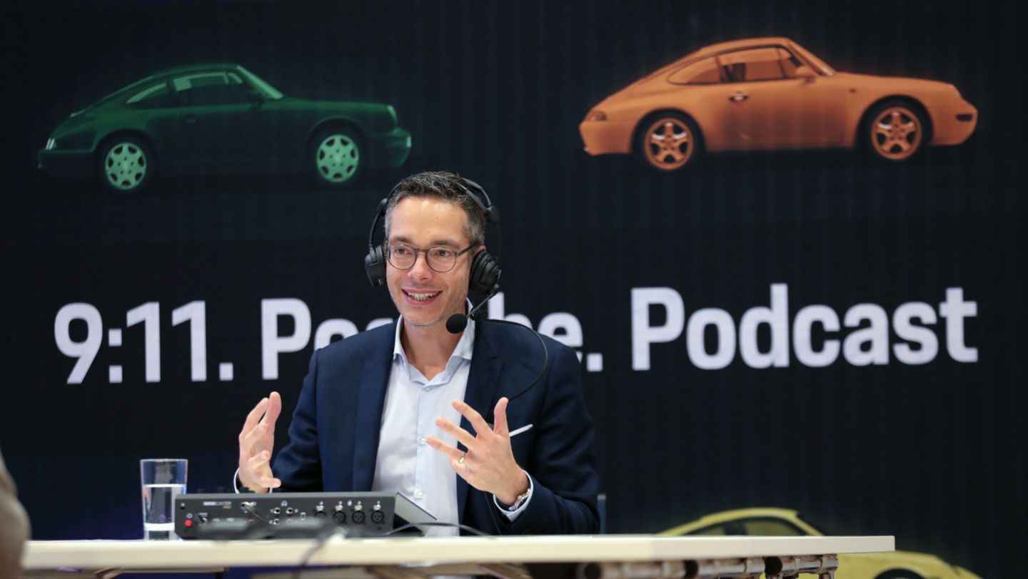 Sebastian Rudolph, Leiter Öffentlichkeitsarbeit, Presse, Nachhaltigkeit und Politik bei Porsche, l-r, 9:11 Podcast, 2023, Porsche AG