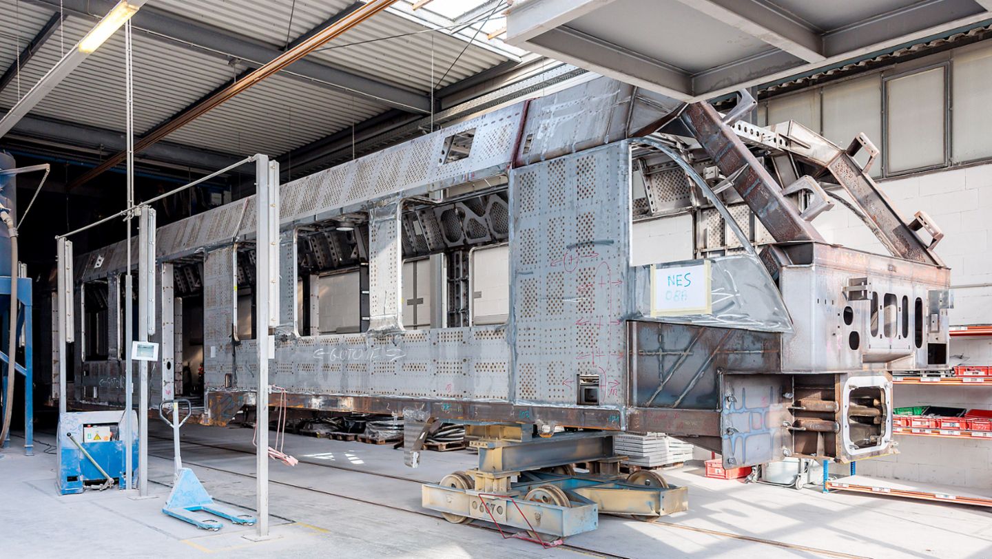 Train body shell Coradia iLint, Alstom plant, Salzgitter, 2023, Porsche Consulting