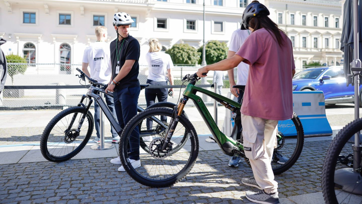 Bicicletas eléctricas Porsche, IAA Mobility, Open Space, Múnich, 2023, Porsche AG