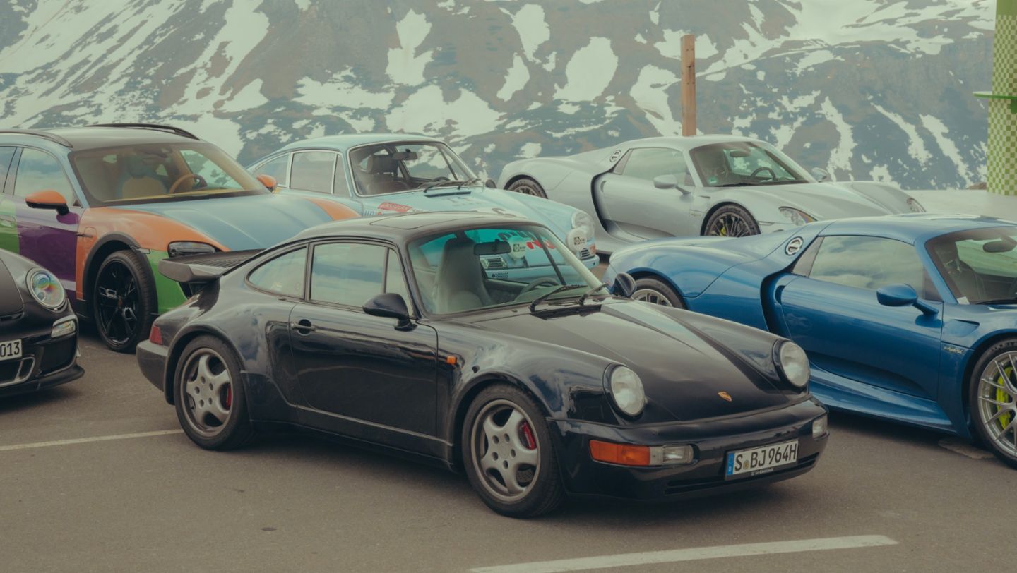 Porsche 911 Turbo (964), Porsche Taycan 4 Cross Turismo Art Car, Porsche 911 S/T, Porsche 918 Spyder, Porsche Heights, Österreich, 2023, Porsche AG