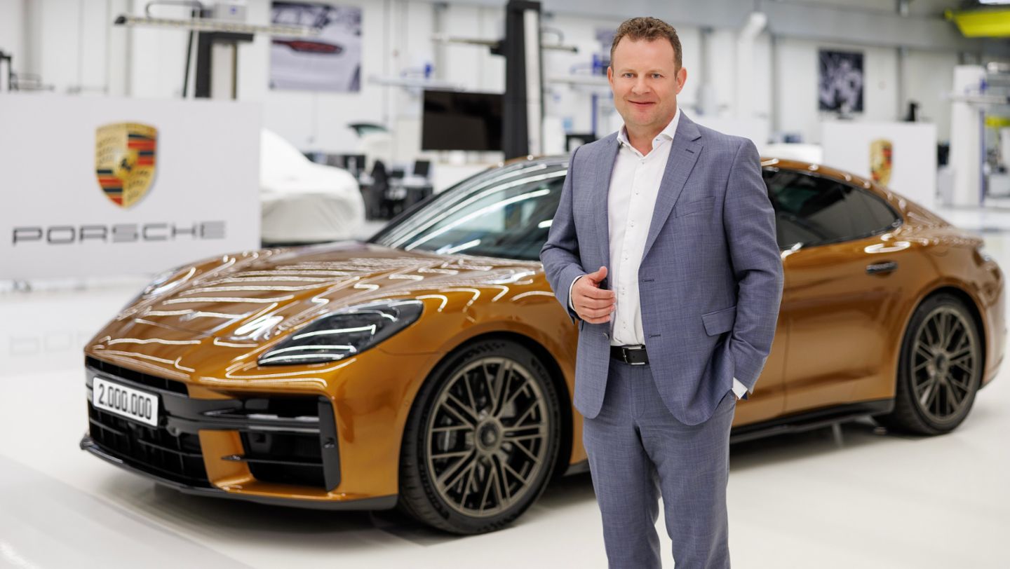 Porsche Panamera Turbo E-Hybrid, Gerd Rupp, Vorsitzender der Geschäftsführung der Porsche Leipzig GmbH, 2023, Porsche AG