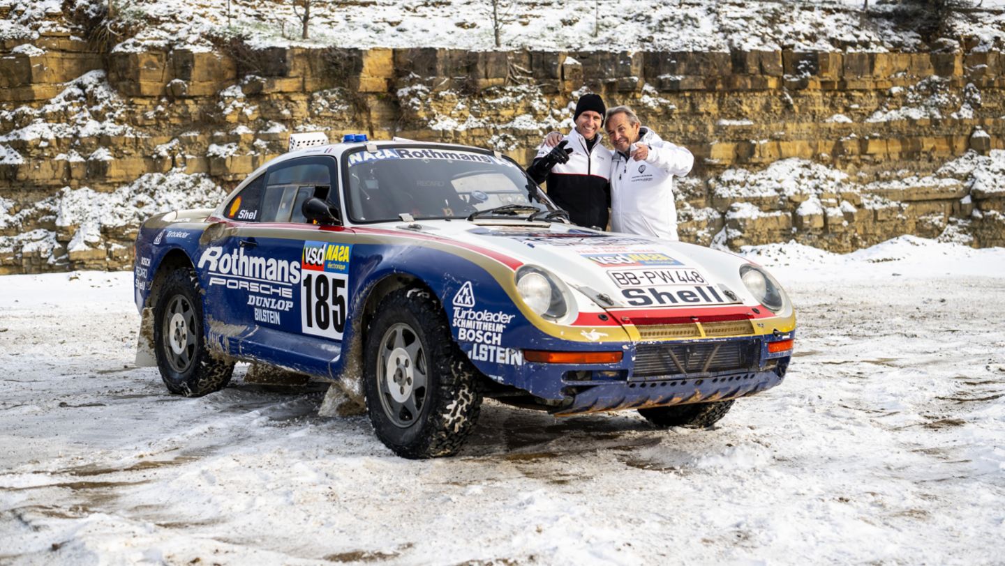 Timo Bernhard, Jacky Ickx, l-r, Porsche 959 Paris-Dakar, 2023, Porsche AG
