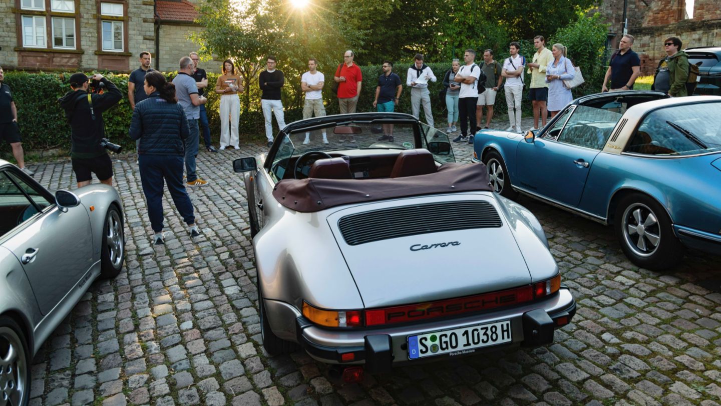 911 Carrera 3.2 Cabriolet Turbo look, 911 S 2.2 Targa, Hornbach Abbey, Porsche Heritage Experience, 2023, Porsche AG