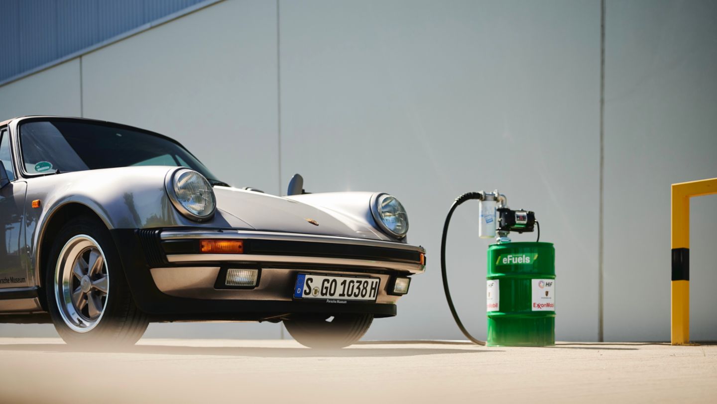 911 Carrera 3.2 Cabriolet "Turbo look", e-fuel, Porsche Heritage Experience, 2023, Porsche AG