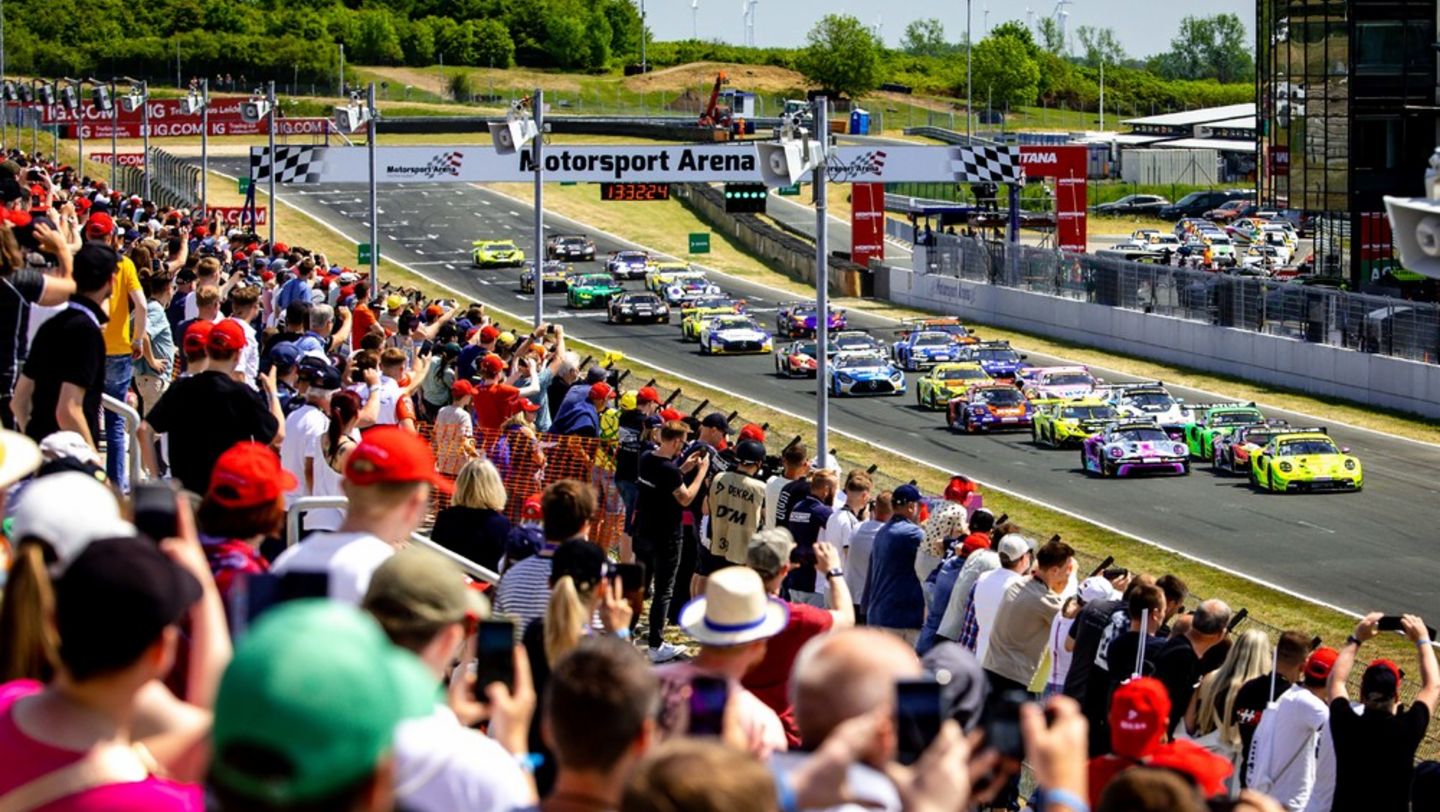 Porsche 911 GT3 R, Toksport WRT, Tim Heinemann; Manthey EMA, Thomas Preining, 2023, Porsche AG