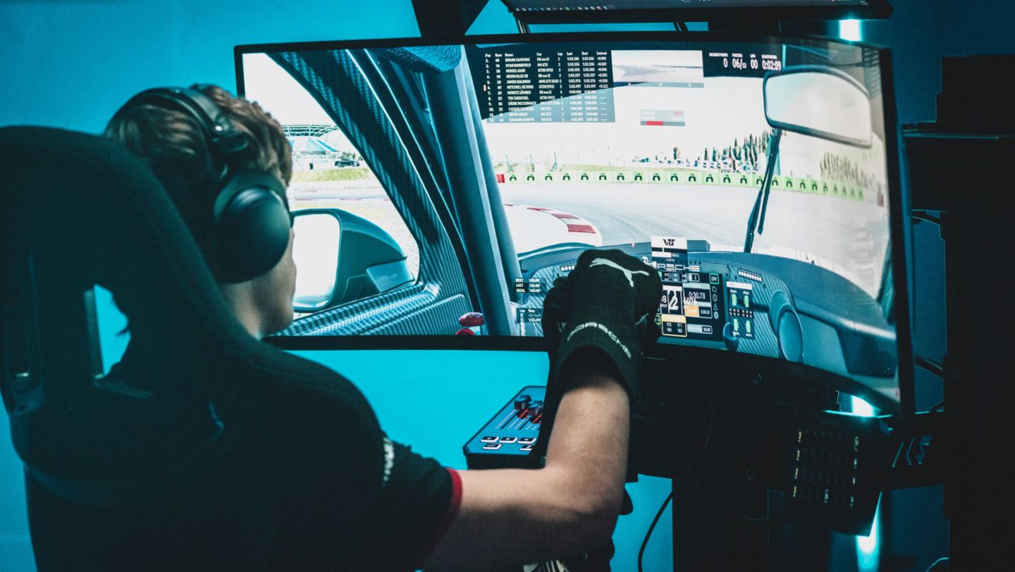 Porsche Coanda Esports Racing Team, Porsche 911 GT3 R, Esports ESL R1, Nürburgring, 2023, Porsche AG