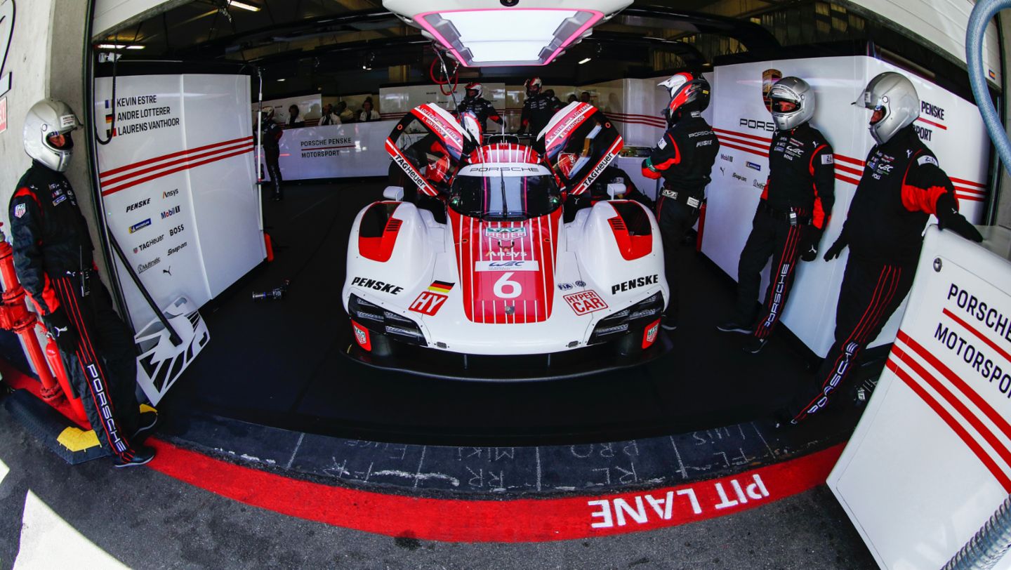 Porsche 963, Porsche Penske Motorsport (nº 6), Kevin Estre (FRA), Andre Lotterer (ALE) y Laurens Vanthoor (BEL), calificación, 6 Horas de Portimão, Campeonato del Mundo de Resistencia FIA (WEC), 2023, Porsche AG