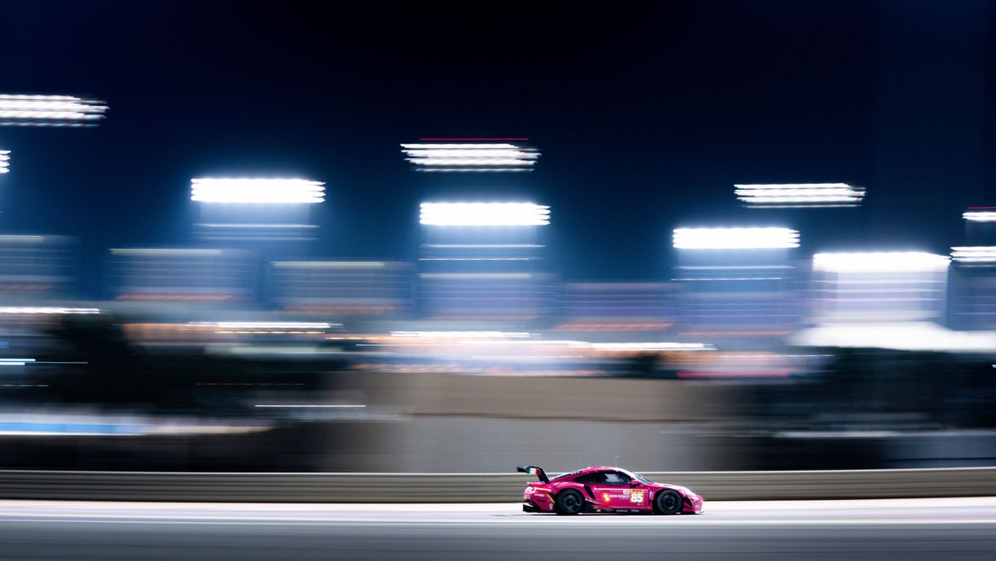 Porsche 911 RSR, Iron Dames (#85), Sarah Bovy (B), Rahel Frey (CH), Michelle Gatting (DK), Sakhir (Bahrain), race, 2023, Porsche AG