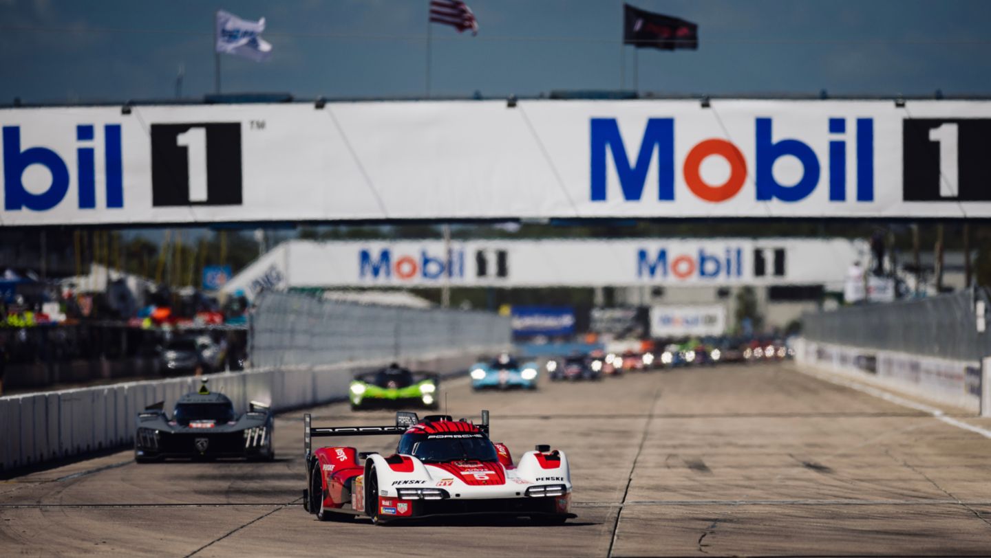 Porsche 963, carrera, 1.000 Millas de Sebring, Campeonato del Mundo de Resistencia FIA (WEC), EE. UU., 2023, Porsche AG