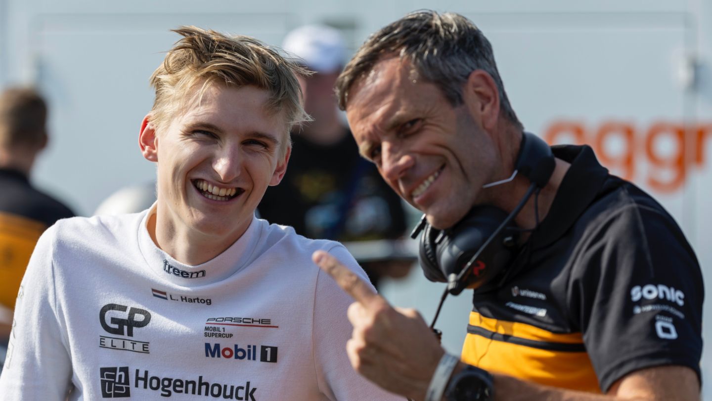 Loek Hartog (NL), Team GP Elite (#24), Porsche Carrera Cup Deutschland 2023, 2. Platz Gesamtwertung (mit Teammanager Michael Schaap), 2023, Porsche AG