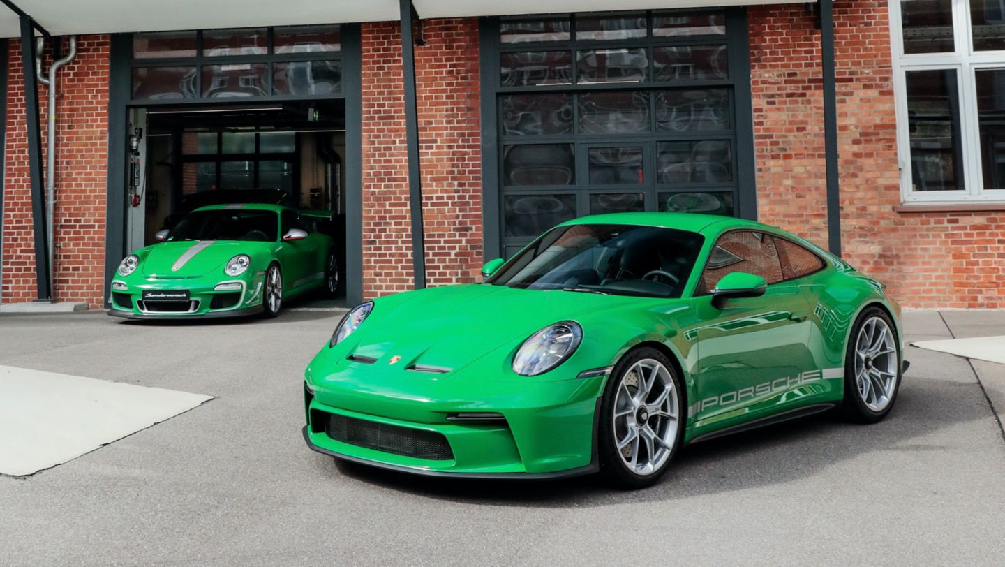 911 GT3 RS 4.0 (997) y 911 GT3 Touring en Verde Essmann, 2023, Porsche AG