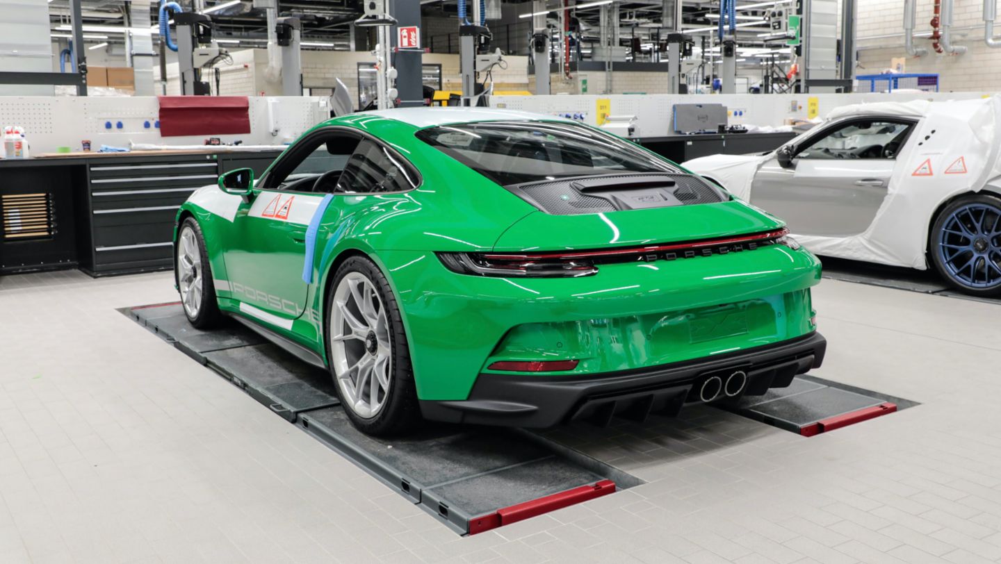 911 GT3 Touring en Verde Essmann, 2023, Porsche AG
